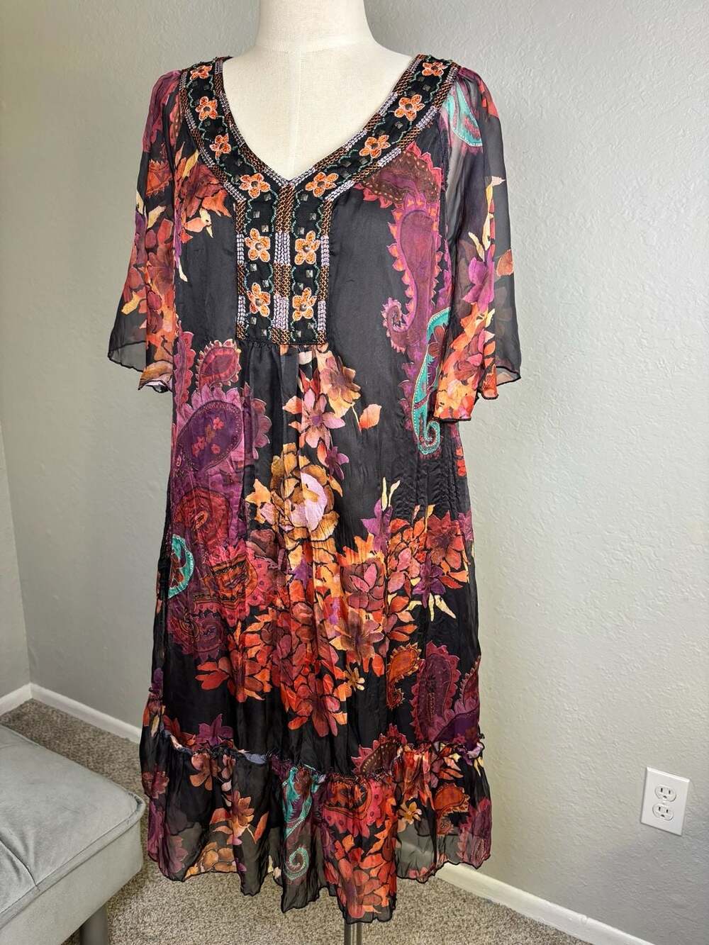 Leisureland Floral Paisley Print Embellished V-Neck Dress
#floraldress #dress #l